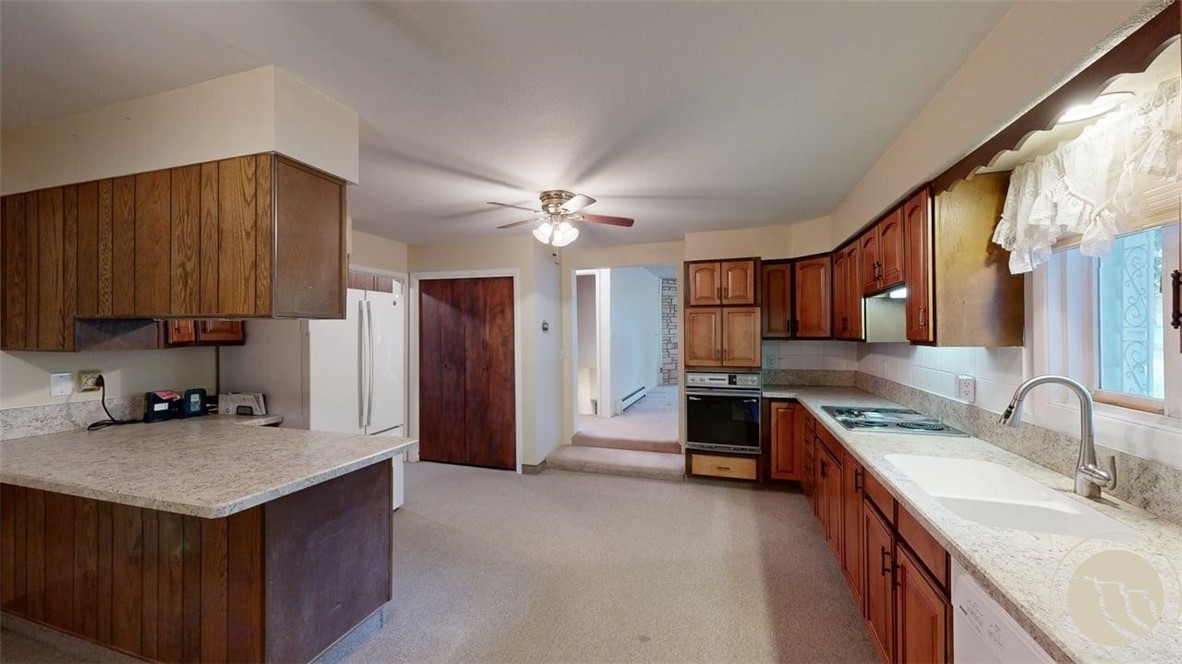 215 1st St SE