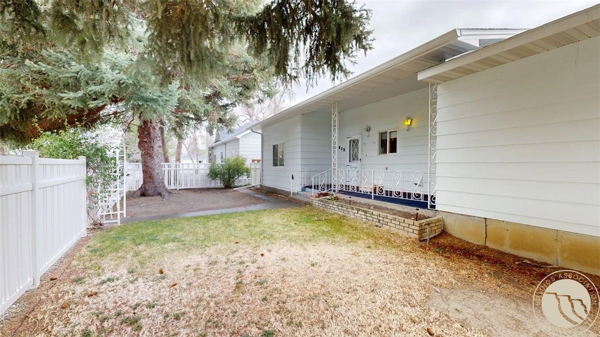 215 1st St SE