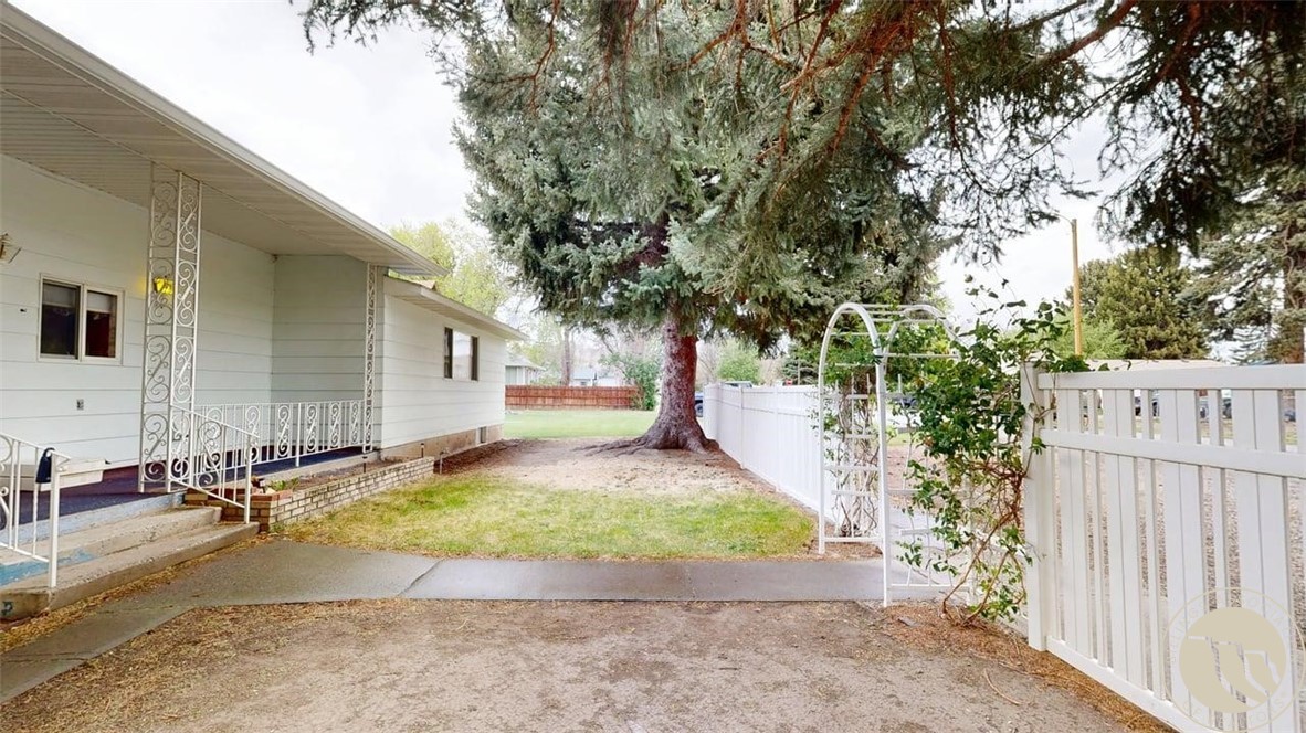 215 1st St SE