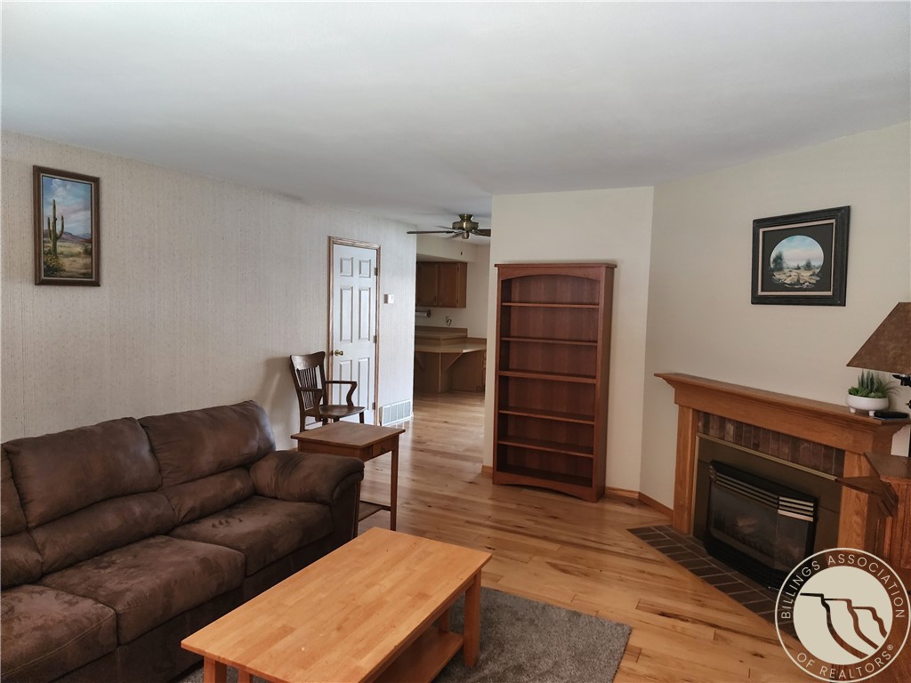 3175 SOLAR Boulevard 14