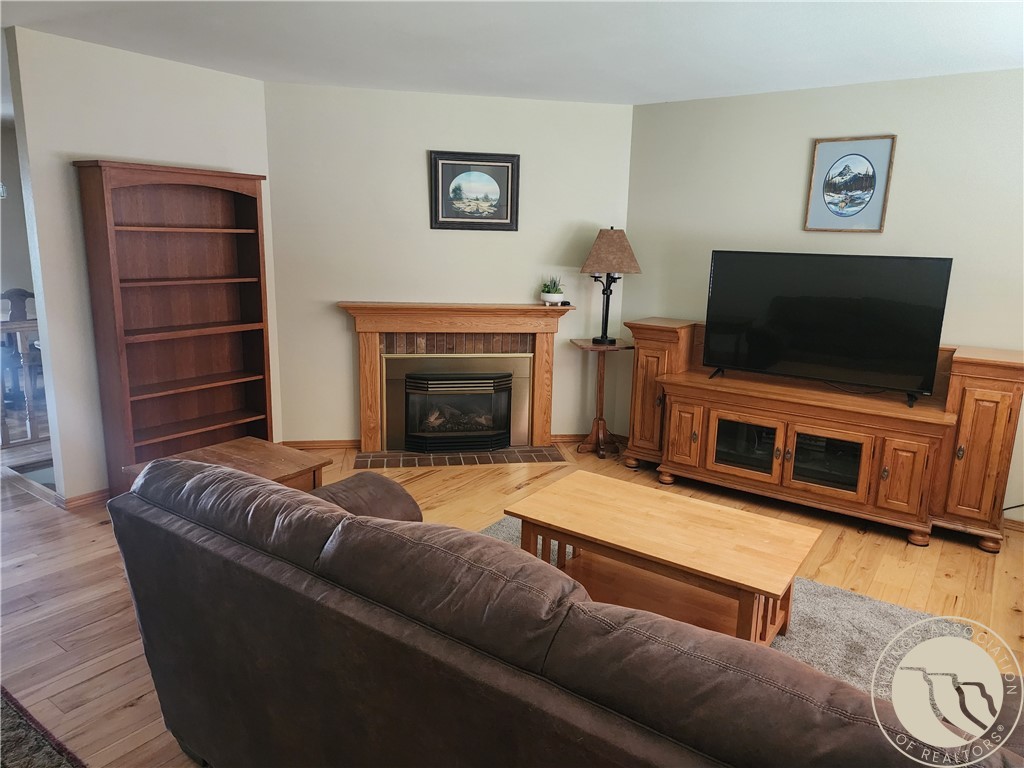 3175 SOLAR Boulevard 14