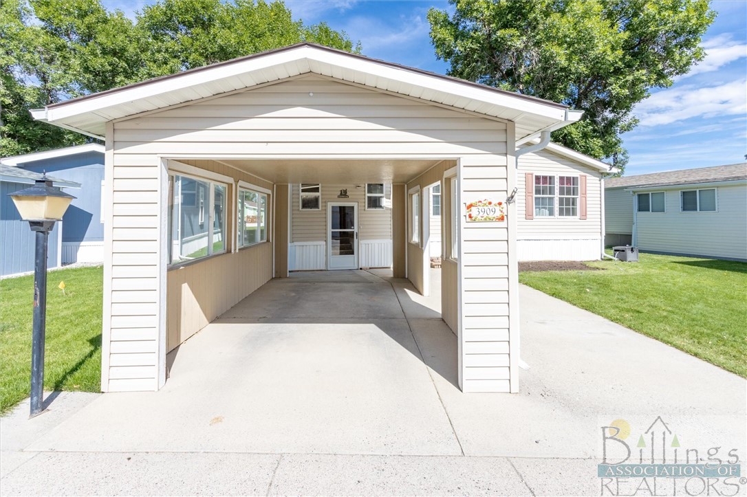 3909 SANDPIPER LN