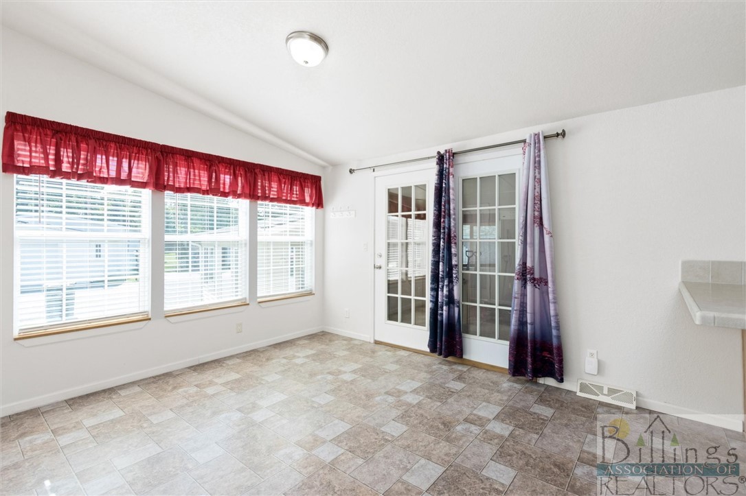 3909 SANDPIPER LN