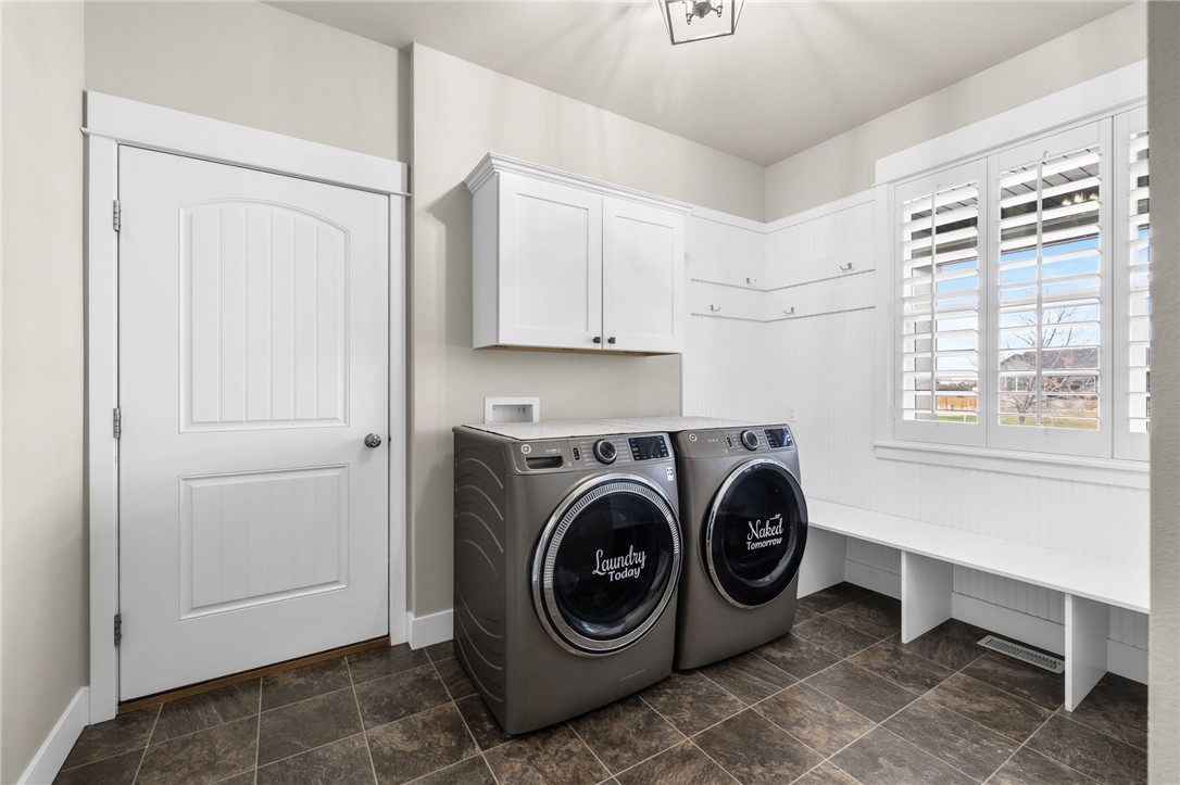 Billings, Montana 59105, United States, 7 Bedrooms Bedrooms, ,4 BathroomsBathrooms,Residential,Active,248980