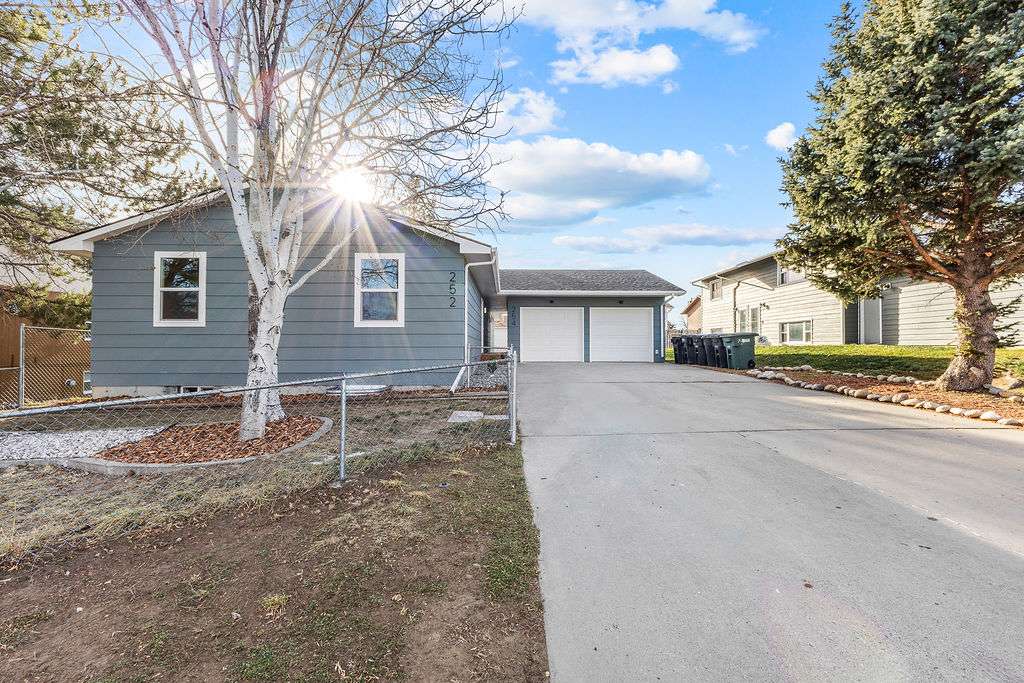 252-254 Aristocrat Drive