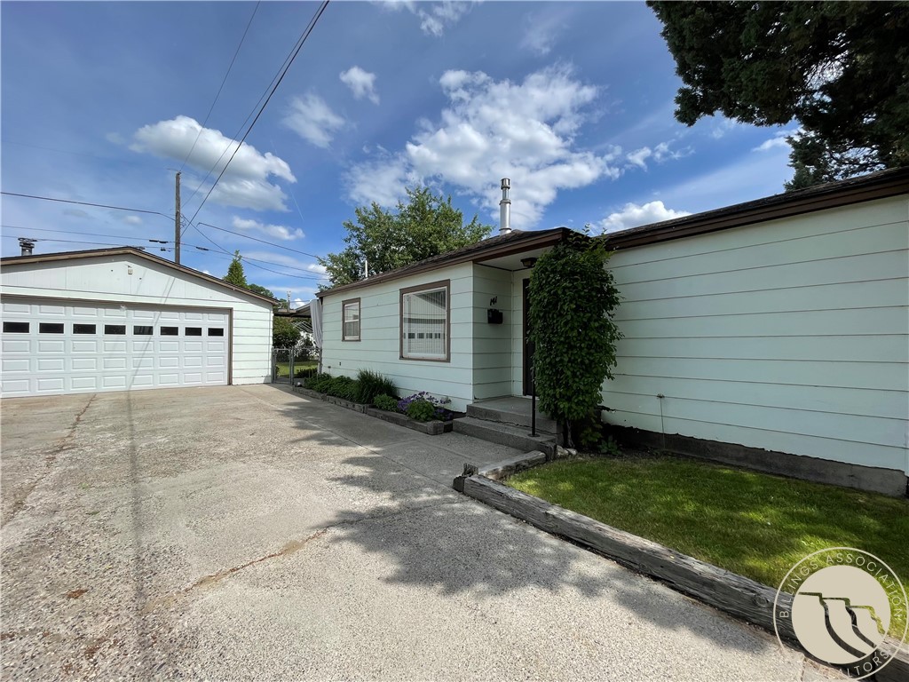 141 S 12th St W