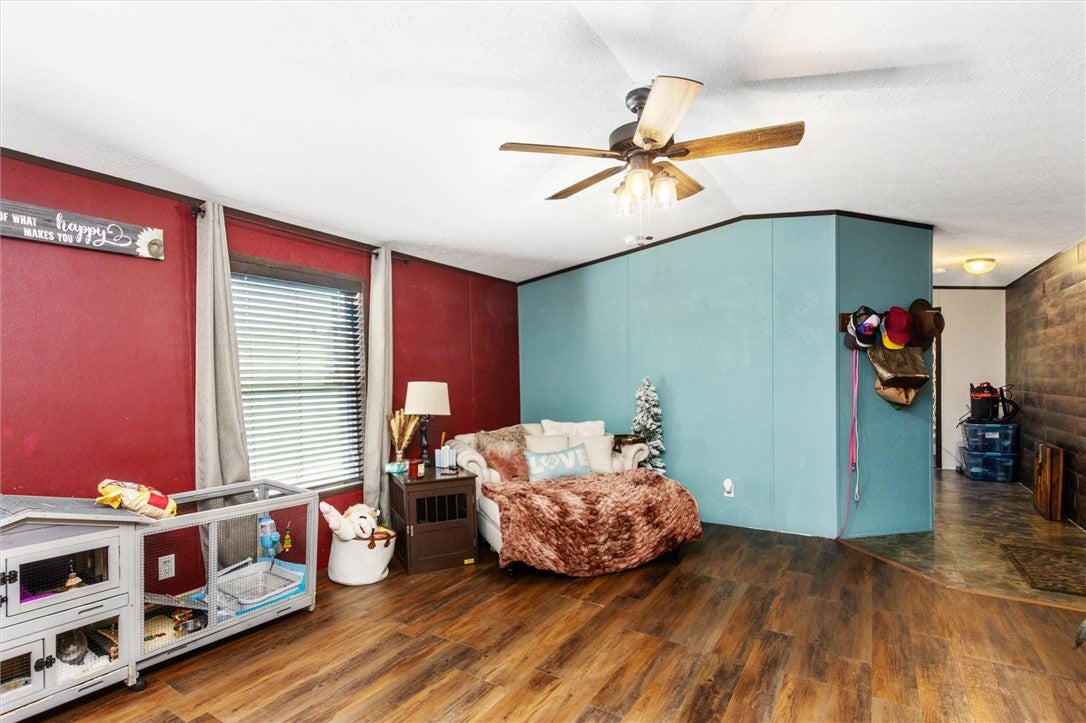 3806 N Tanager