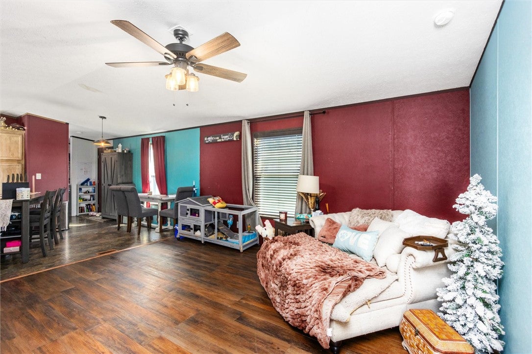 3806 N Tanager