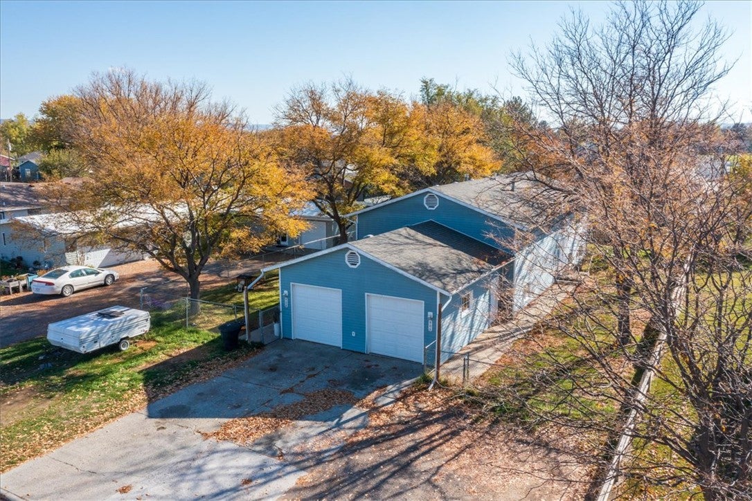 906, 908 Crist Drive