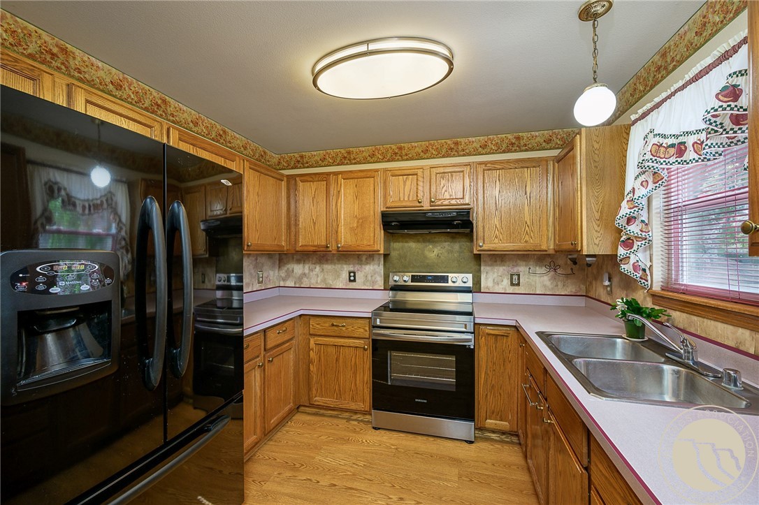 1410 Hawthorne Lane