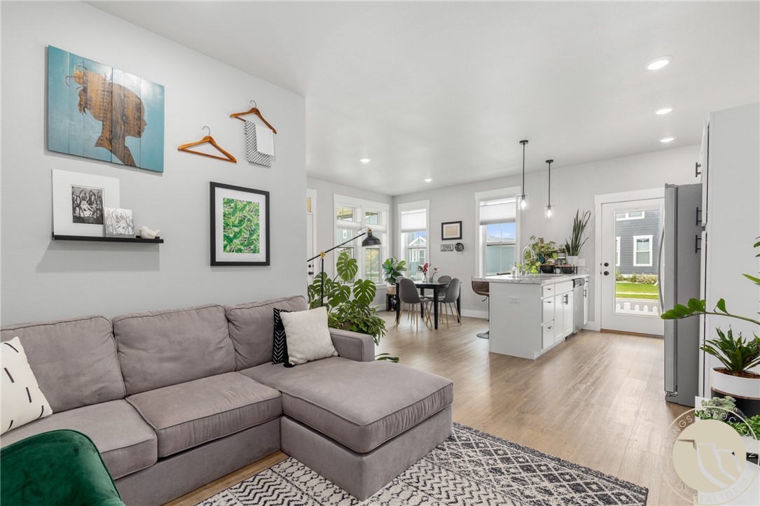 1643 Annas Garden Lane