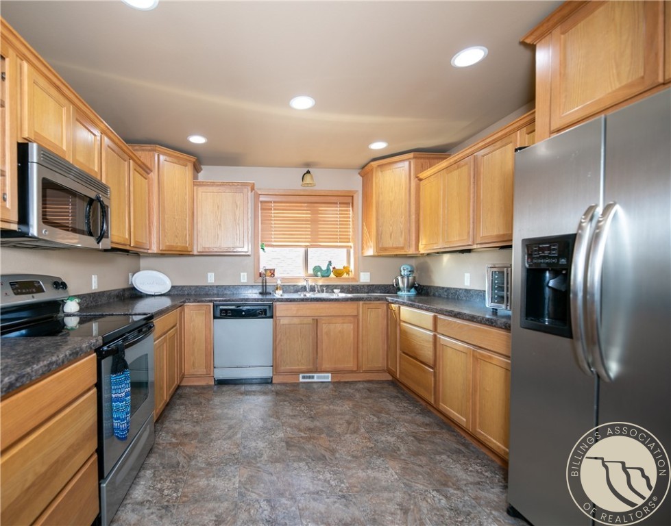 Billings, Montana 59102, United States, 3 Bedrooms Bedrooms, ,2 BathroomsBathrooms,Residential,Contingent,206645