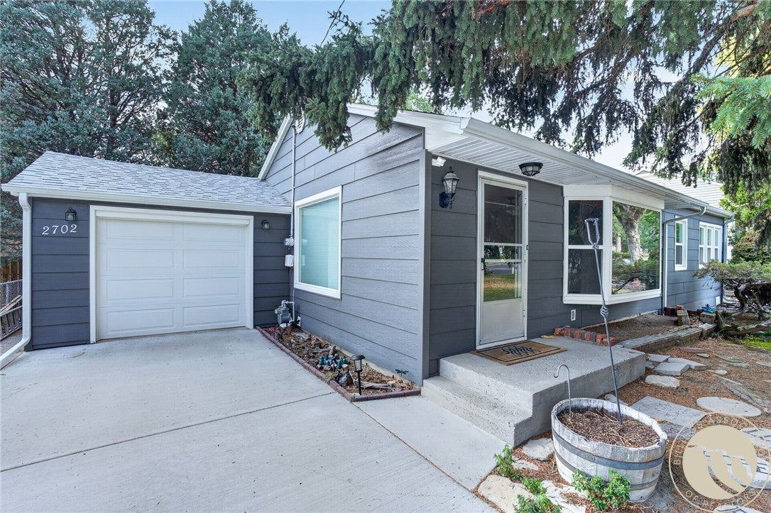 2702 Louise Lane