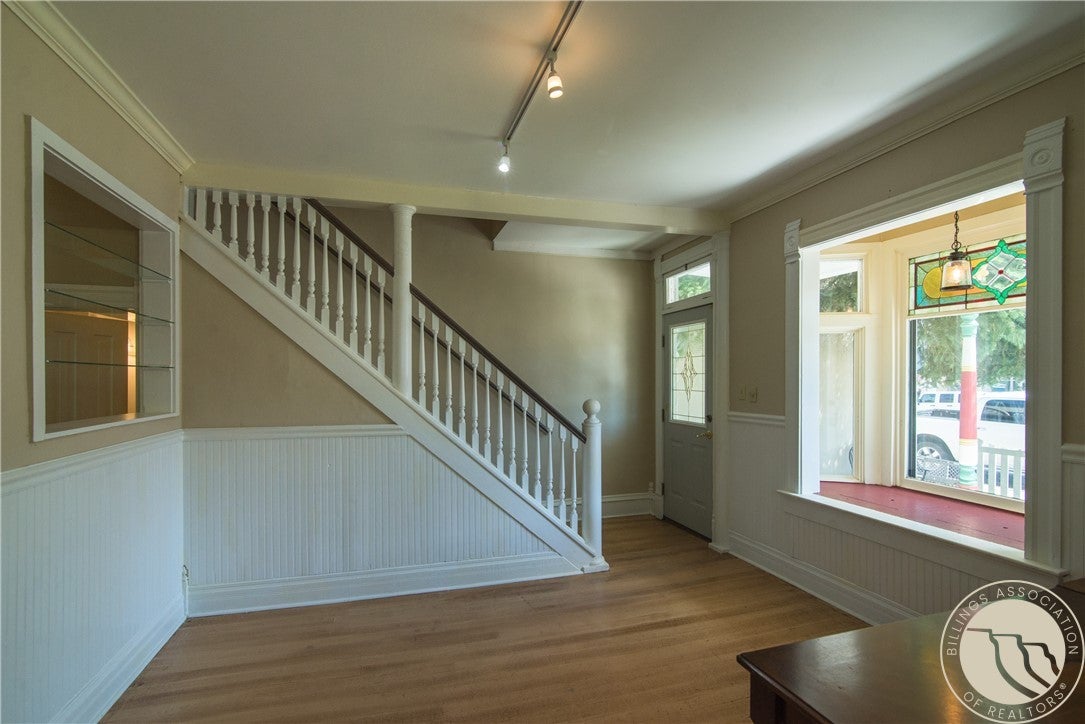 215 Broadway Avenue S
