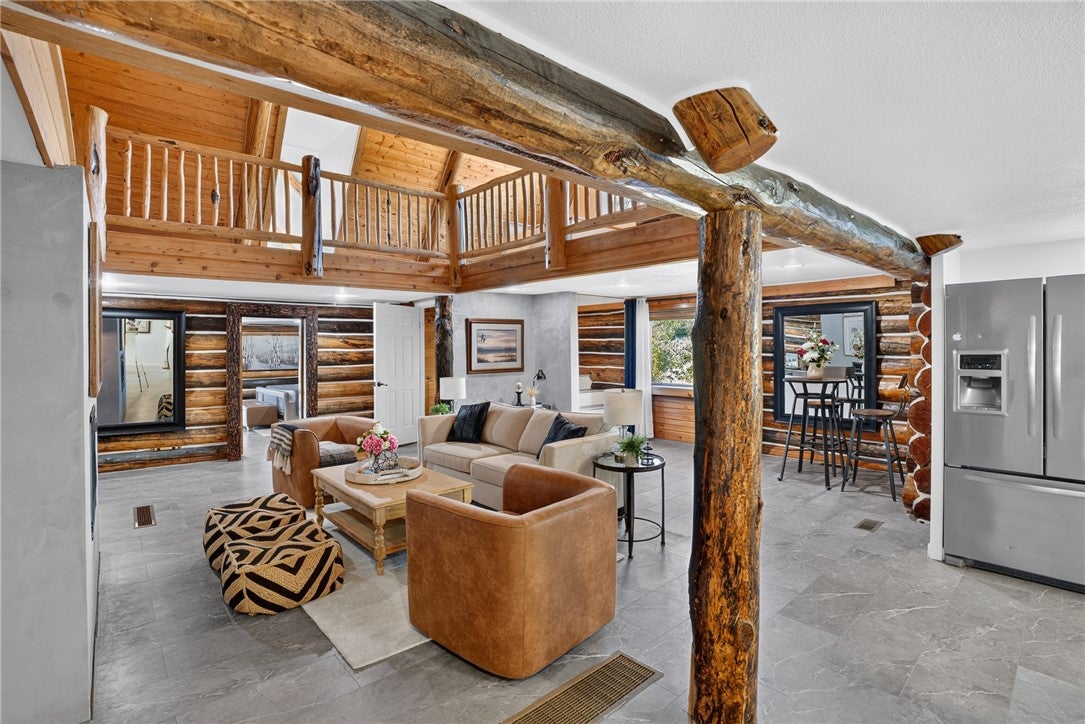 5 Comanche Trail