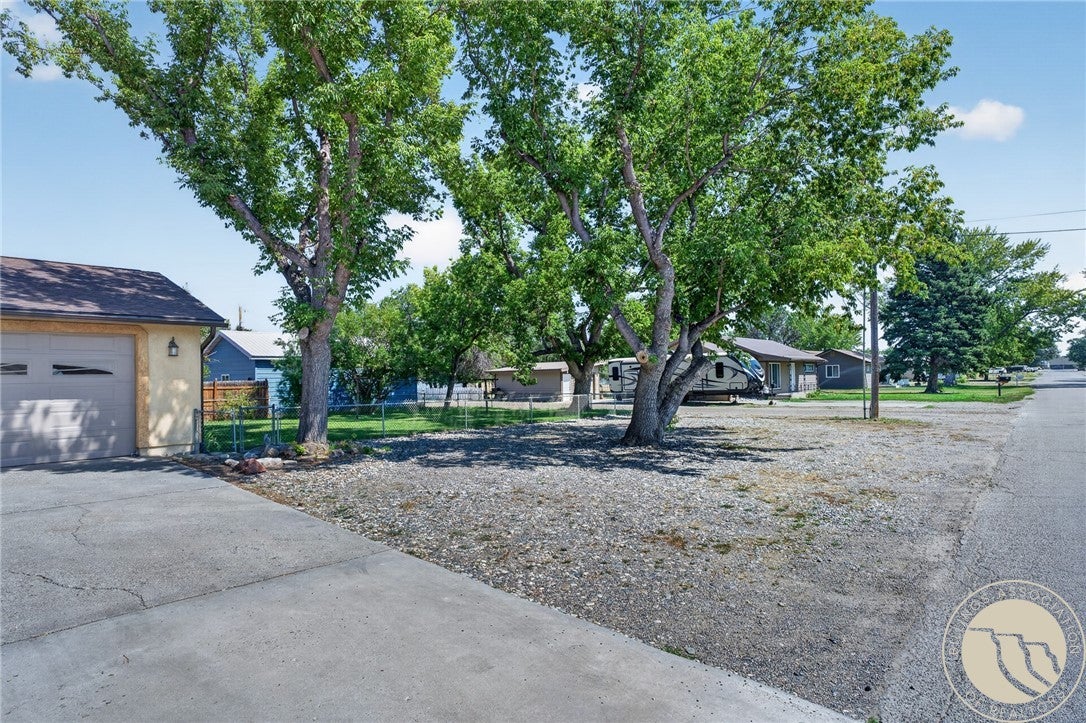 405 Crow Lane