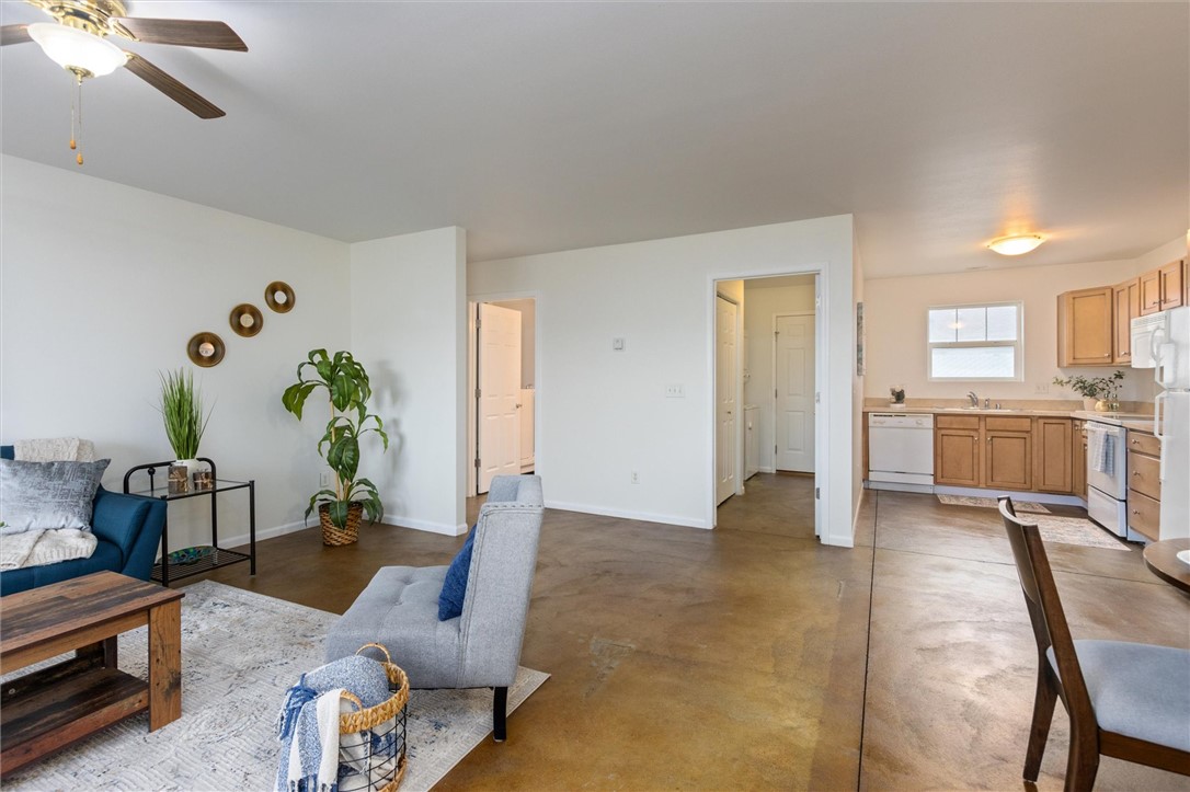 918 Yorkshire Court W