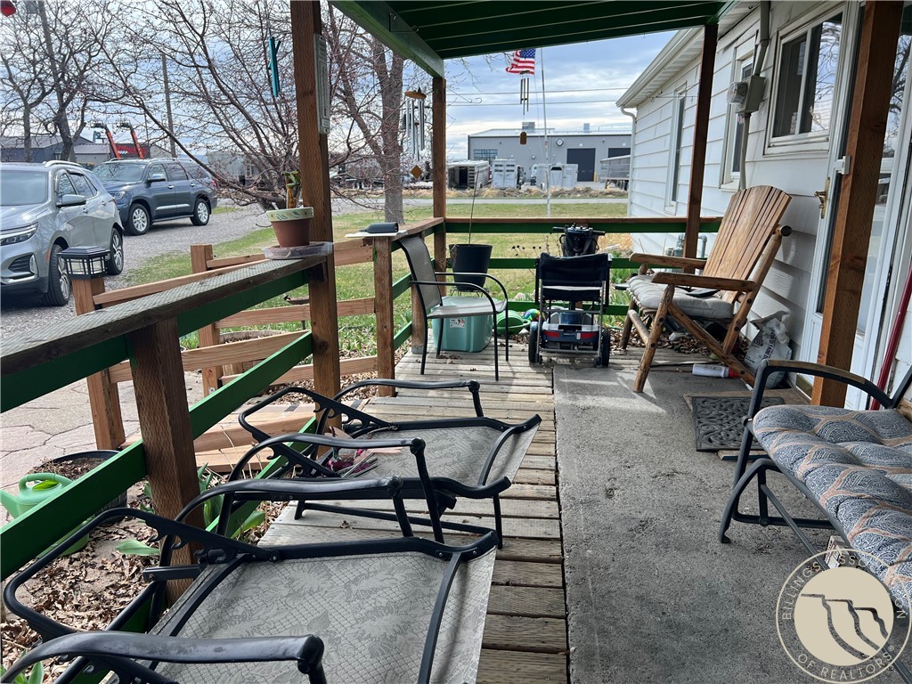 1321 E Railroad Street