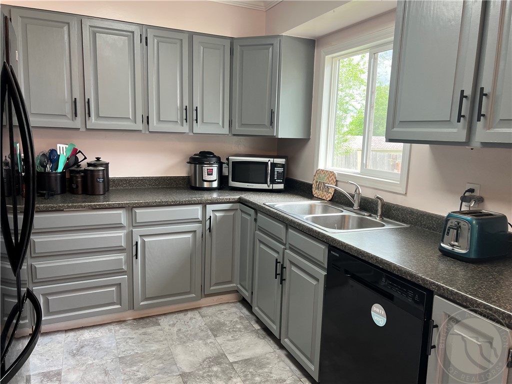 Billings, Montana 59101, United States, 3 Bedrooms Bedrooms, ,1 BathroomBathrooms,Residential,Contingent,132865