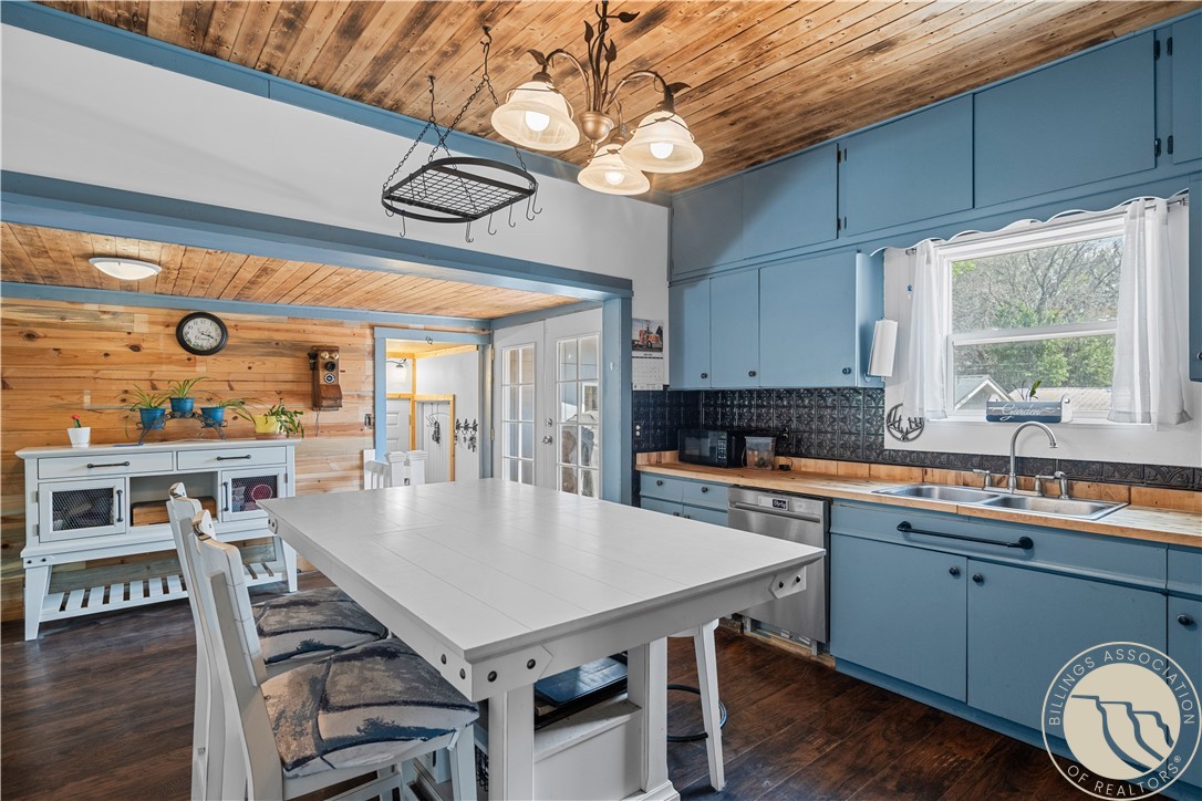 418 4th Street W