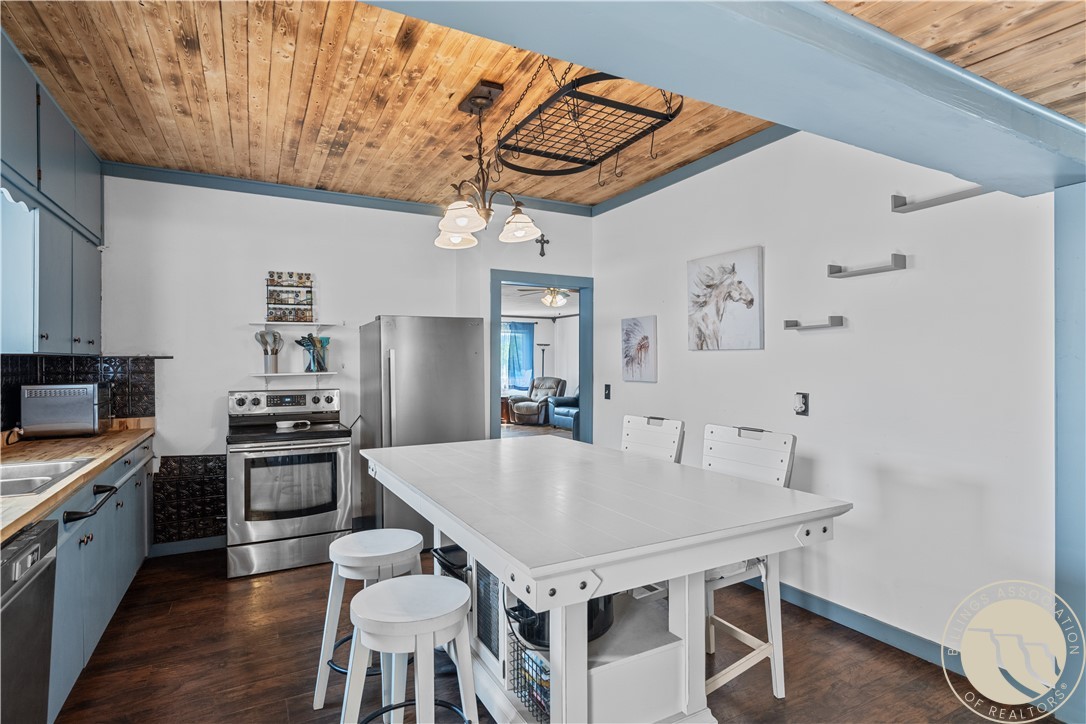 418 4th Street W
