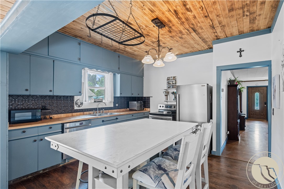 418 4th Street W