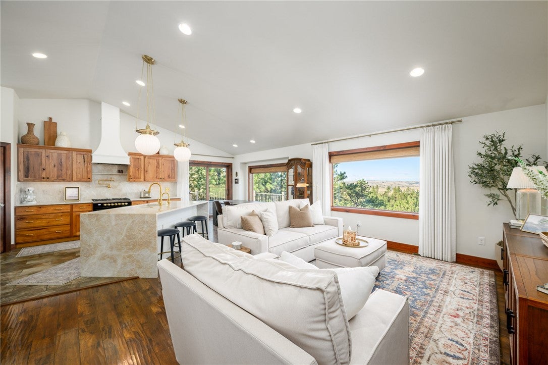 712 Summit Ridge Road