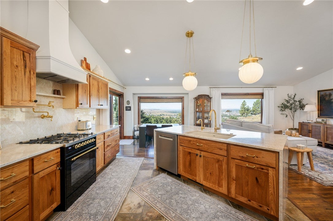 712 Summit Ridge Road