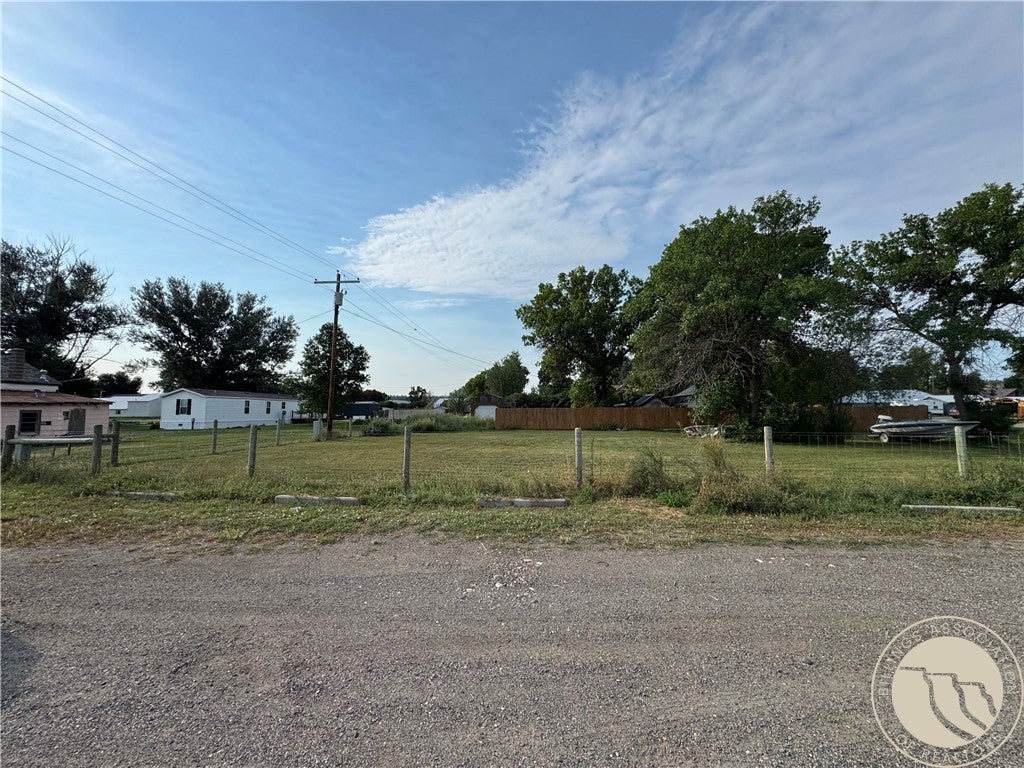 00 2nd Avenue