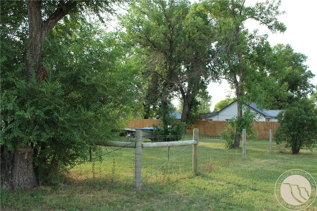 00 2nd Avenue