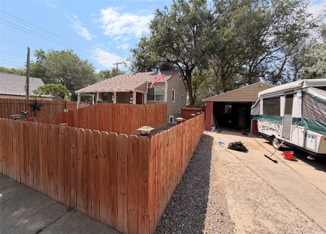214 7th St W