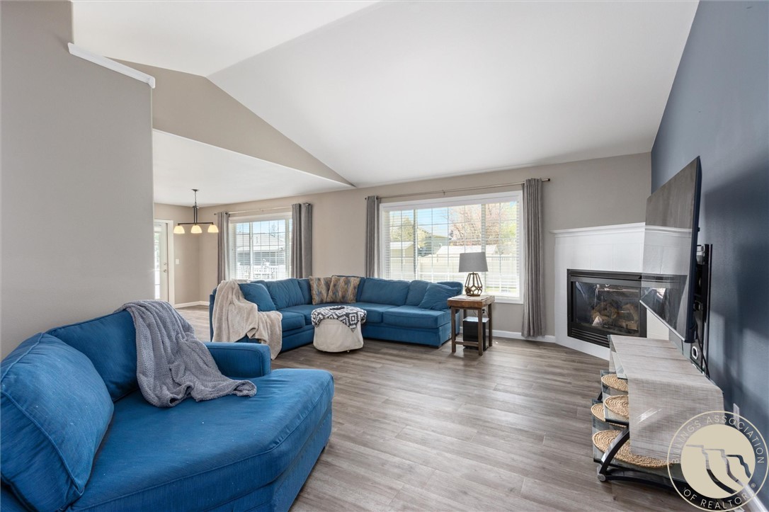 1870 Wentworth Drive