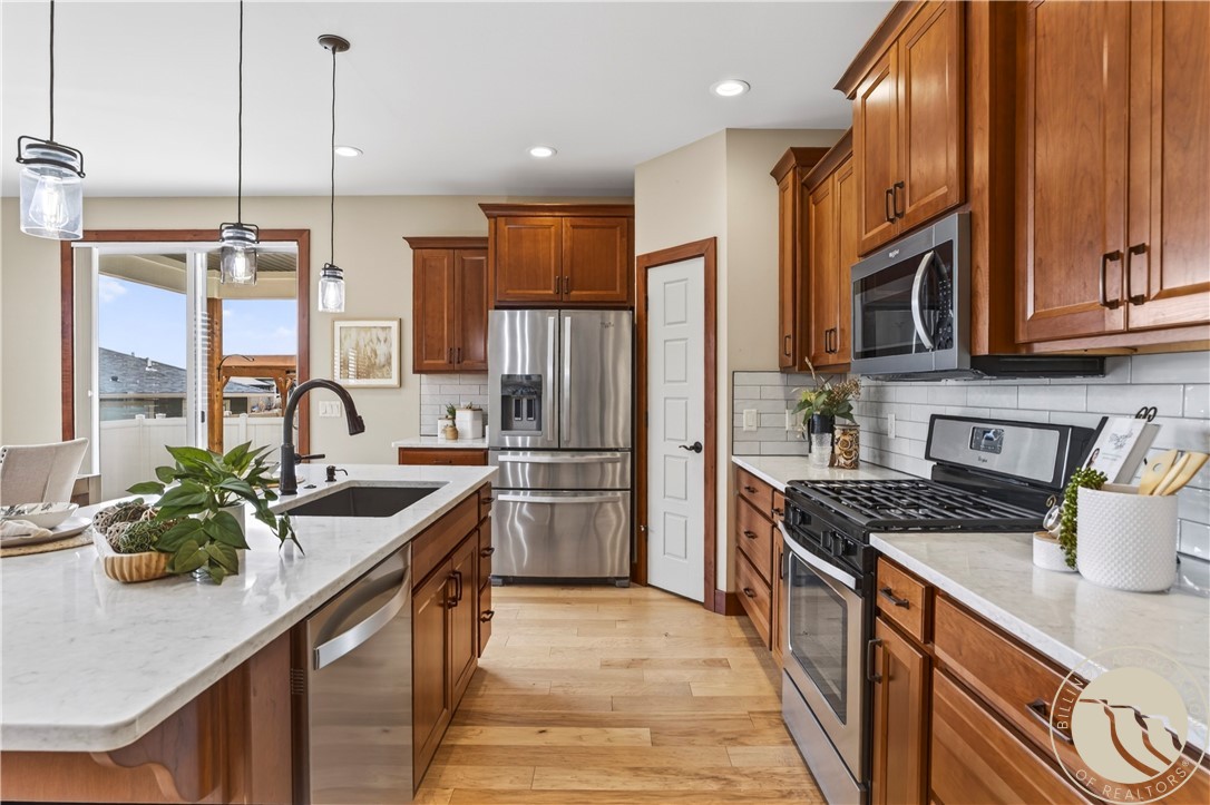 4044 Backwoods Drive