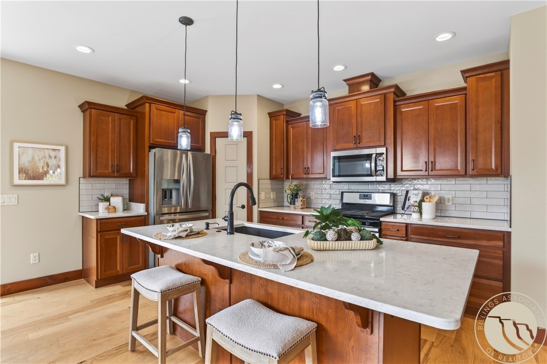 4044 Backwoods Drive