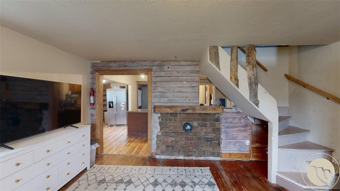 305 W 1st Street