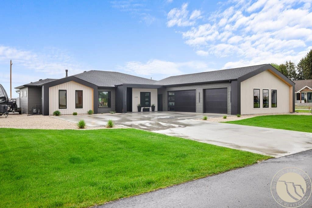 Photo of 6105 White Ash Place, Billings, MT 59106 (MLS # 358108)