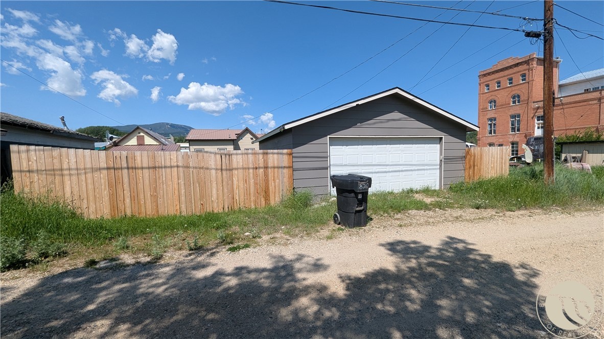 820 N Bonner Avenue
