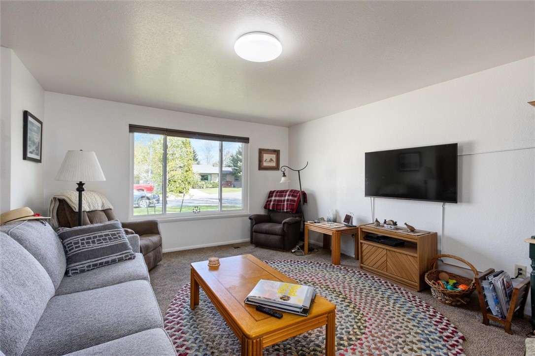608 Acorn Place