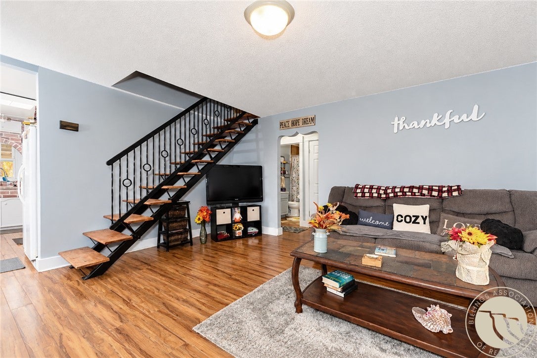 309 E 4TH Avenue N