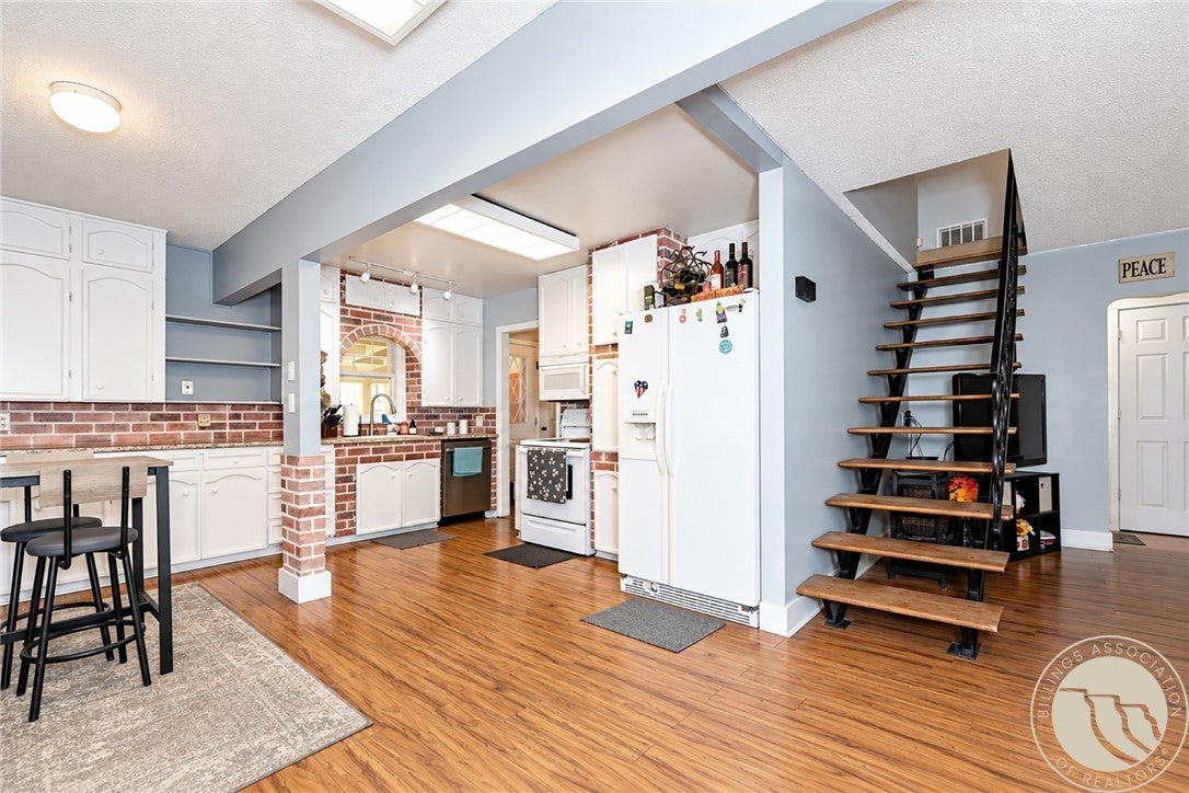309 E 4TH Avenue N