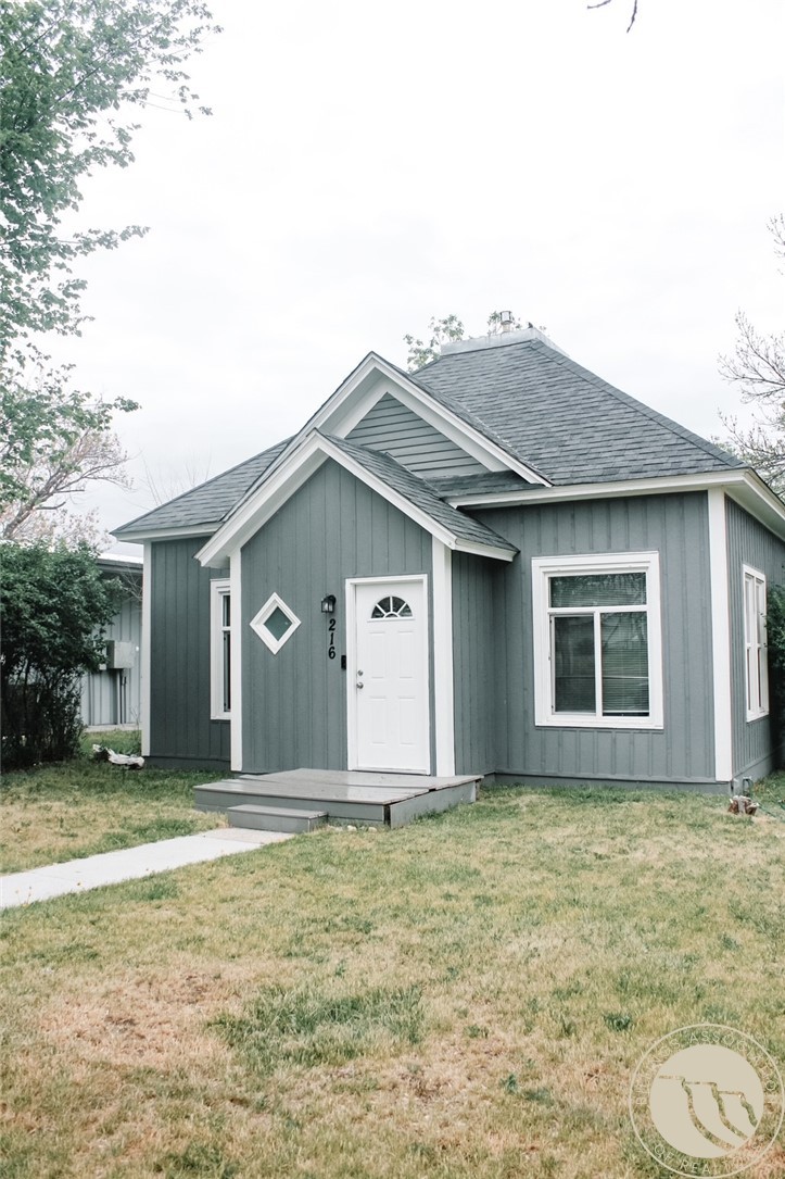 216 1st St W