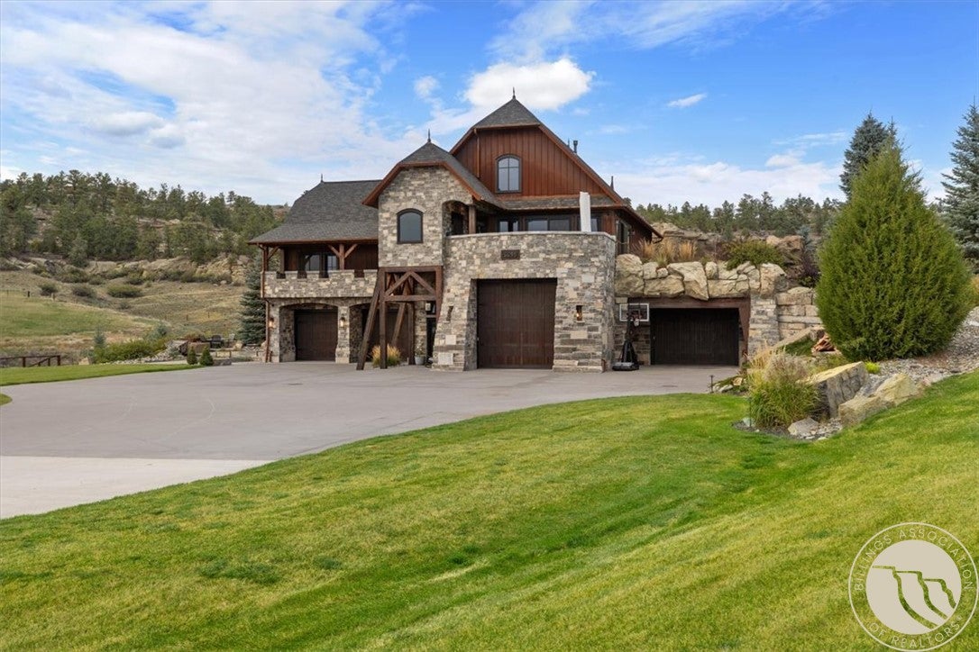 5635 Canyonwoods Dr.