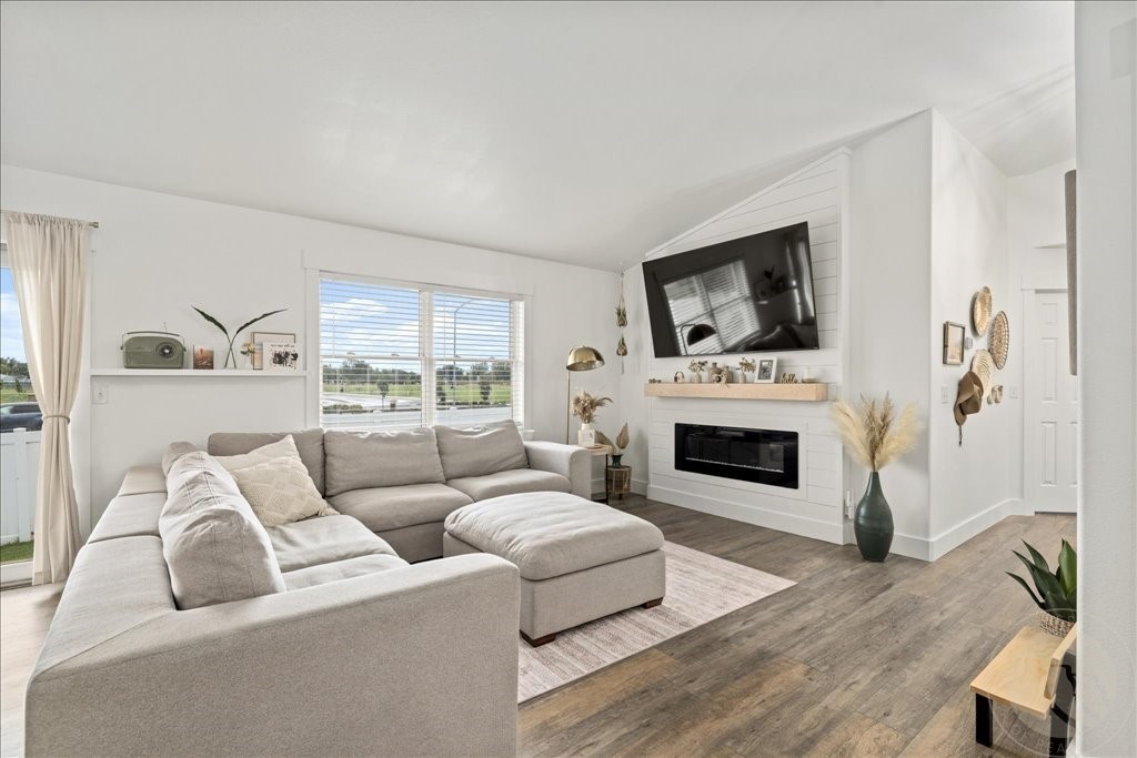 340 W Daffodil Dr
