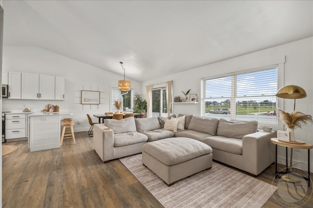 340 W Daffodil Dr