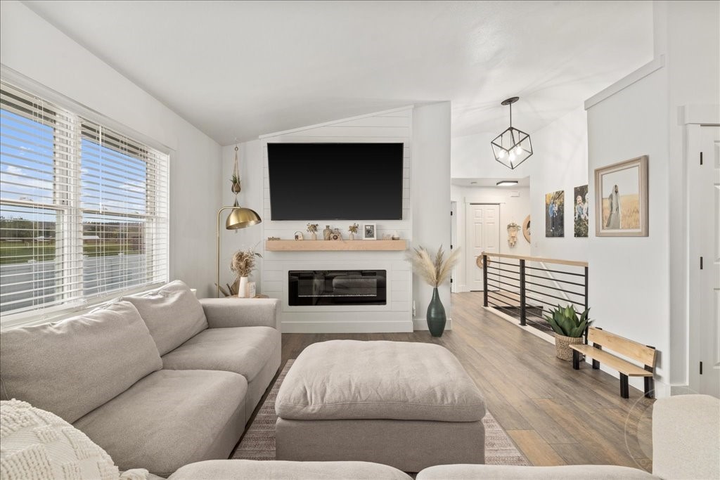 340 W Daffodil Dr
