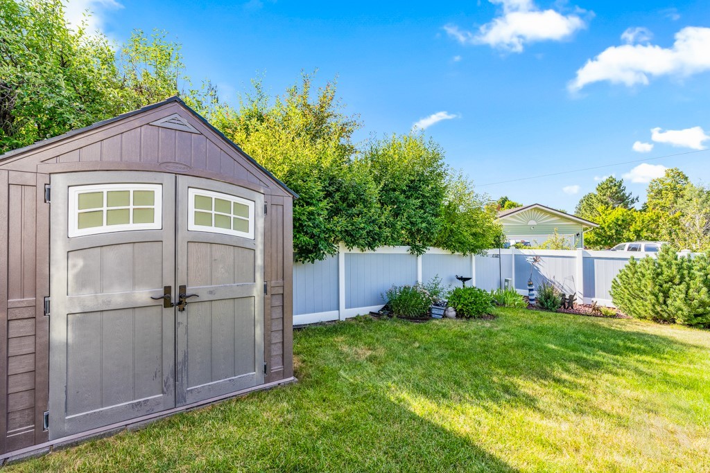 Billings, Montana 59105, United States, 4 Bedrooms Bedrooms, ,3 BathroomsBathrooms,Residential,Pending,23262