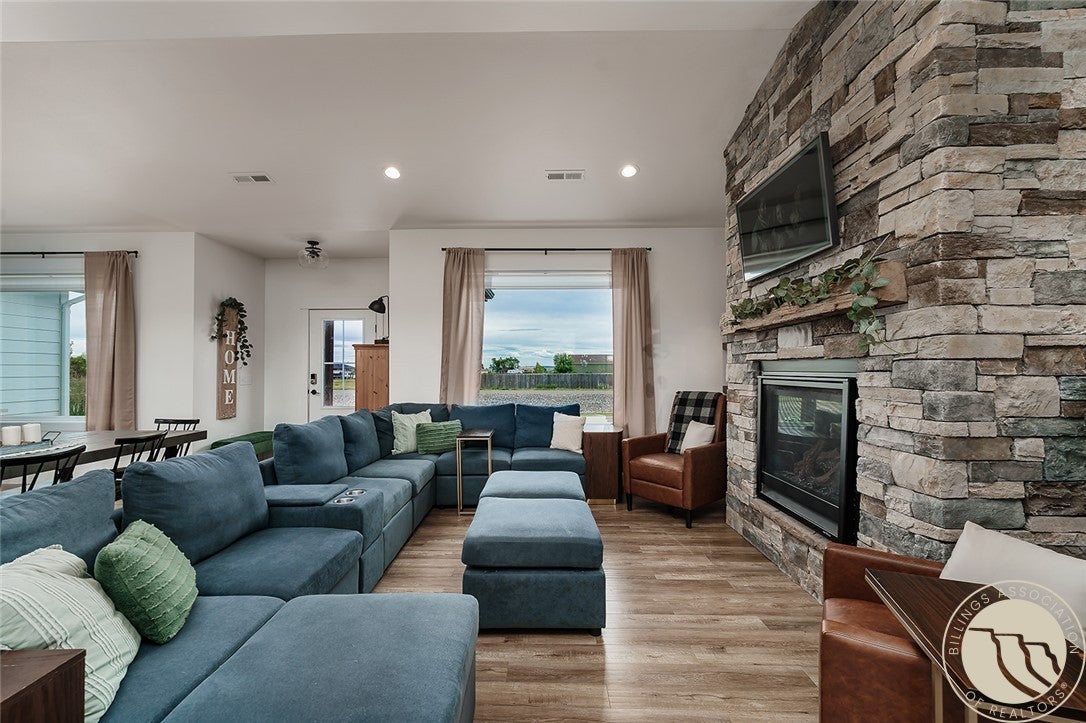 4070 Deer Trail