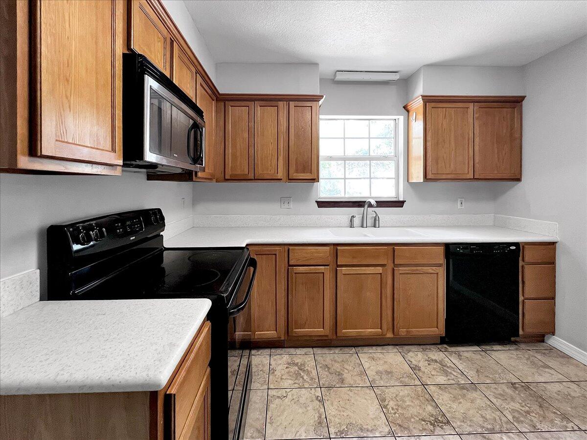 CRYSTAL LAKE ESTATES - Residential