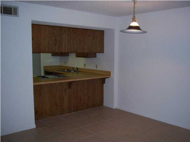 CLASSIC MANOR - Residential Lease