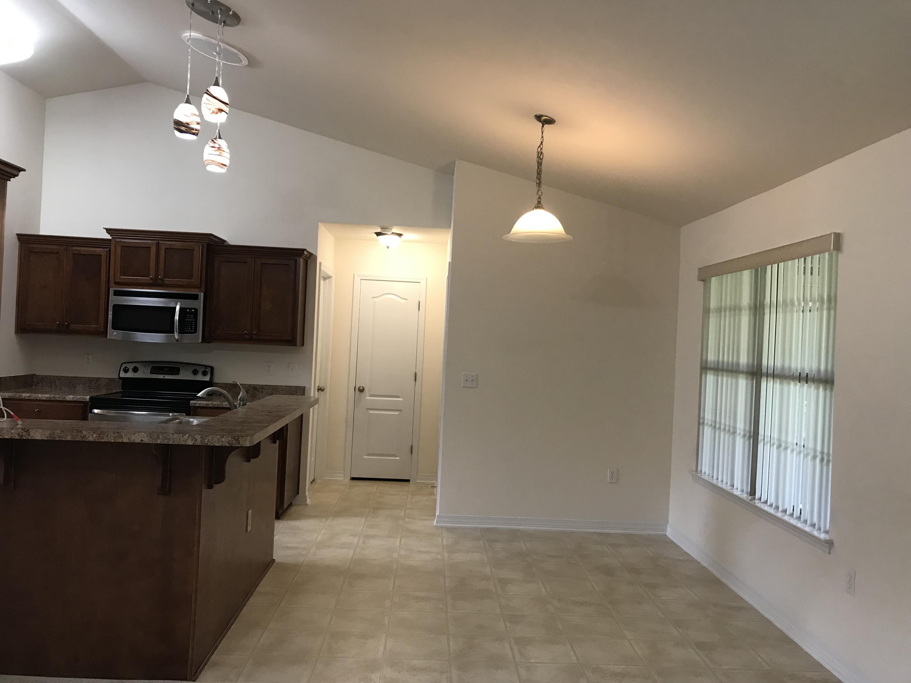 CREETWOOD VILLAGE - Residential Lease